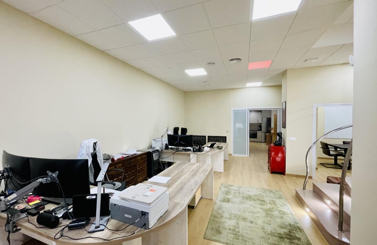 Resale - Commercial -
Torrevieja - Centro