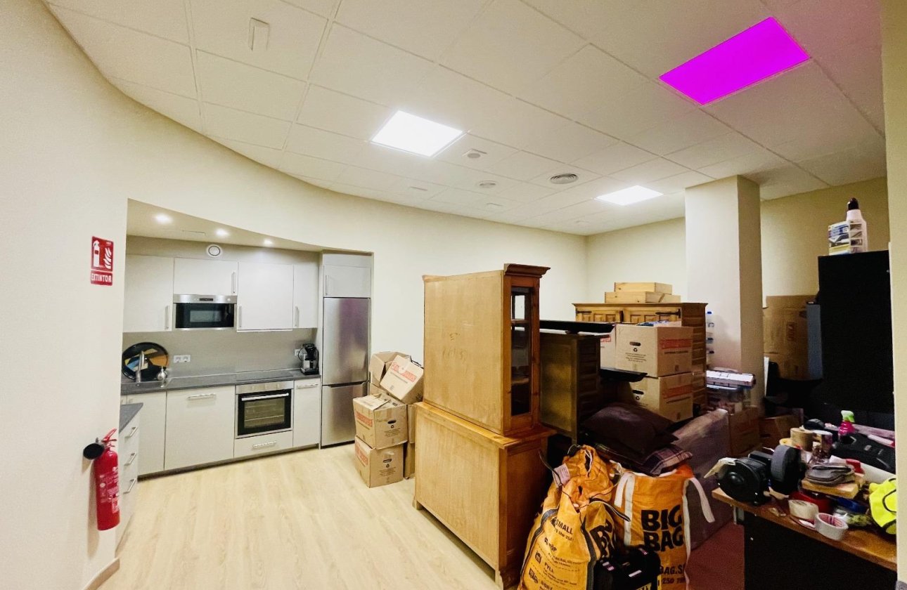 Resale - Commercial -
Torrevieja - Centro