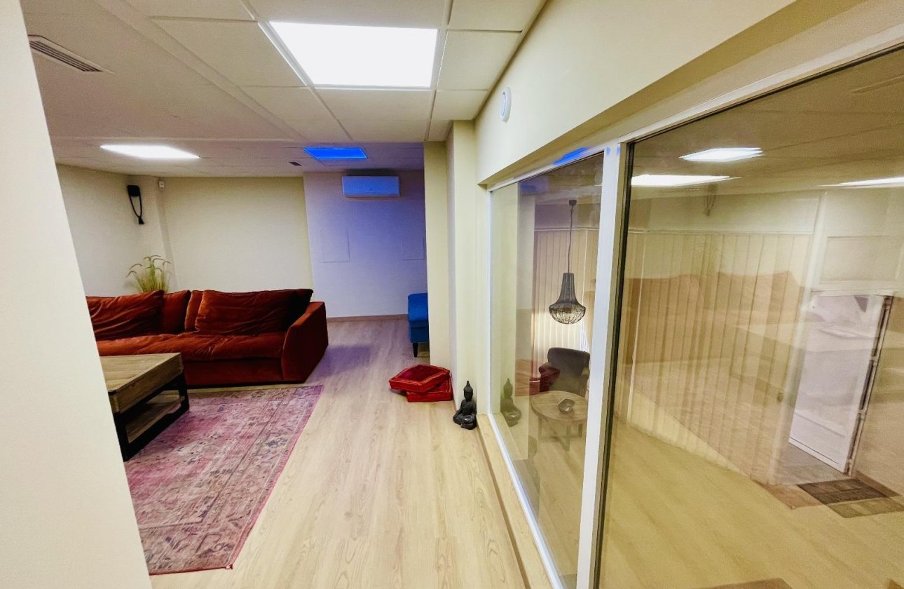 Resale - Commercial -
Torrevieja - Centro