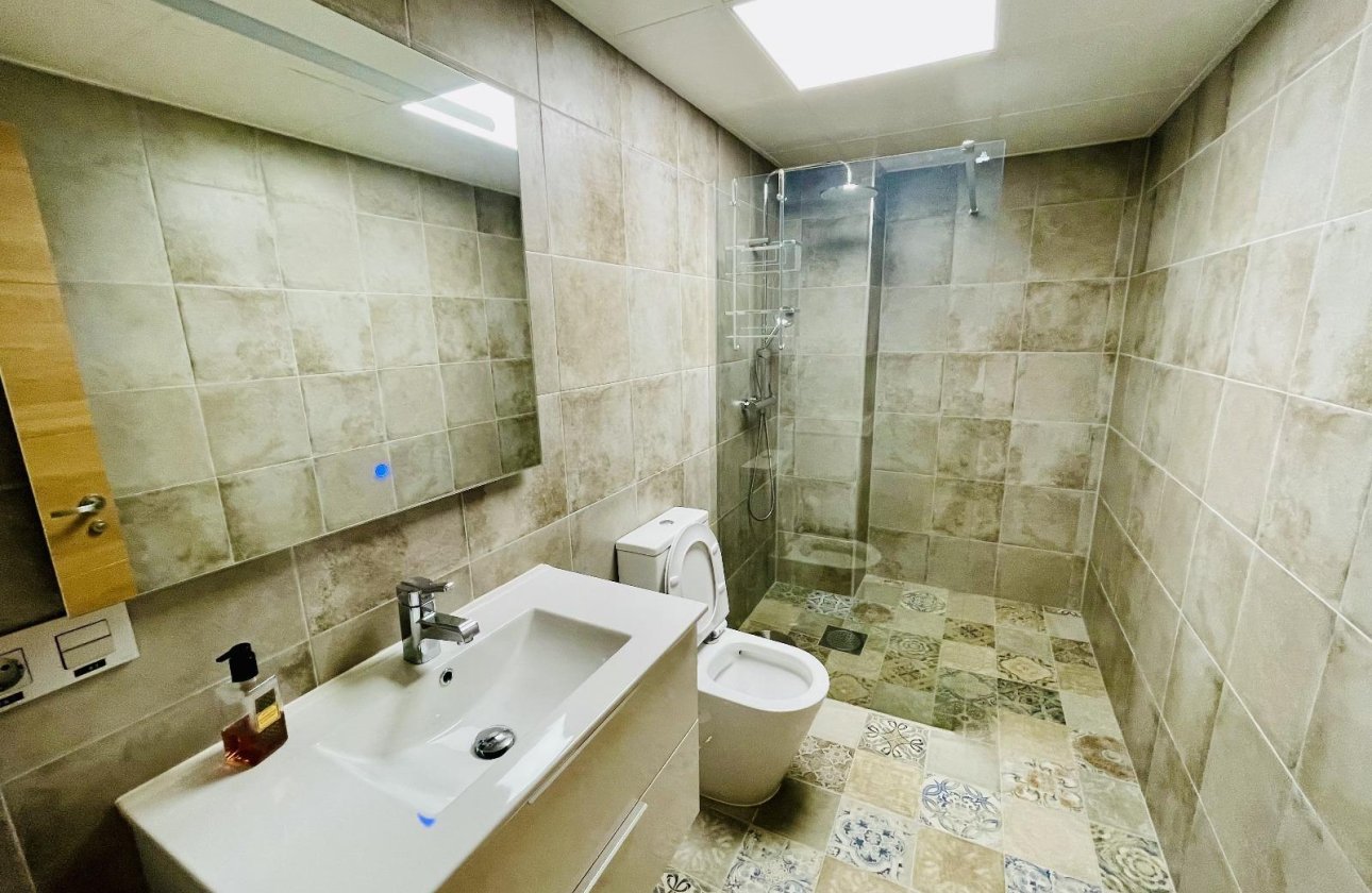 Resale - Commercial -
Torrevieja - Centro