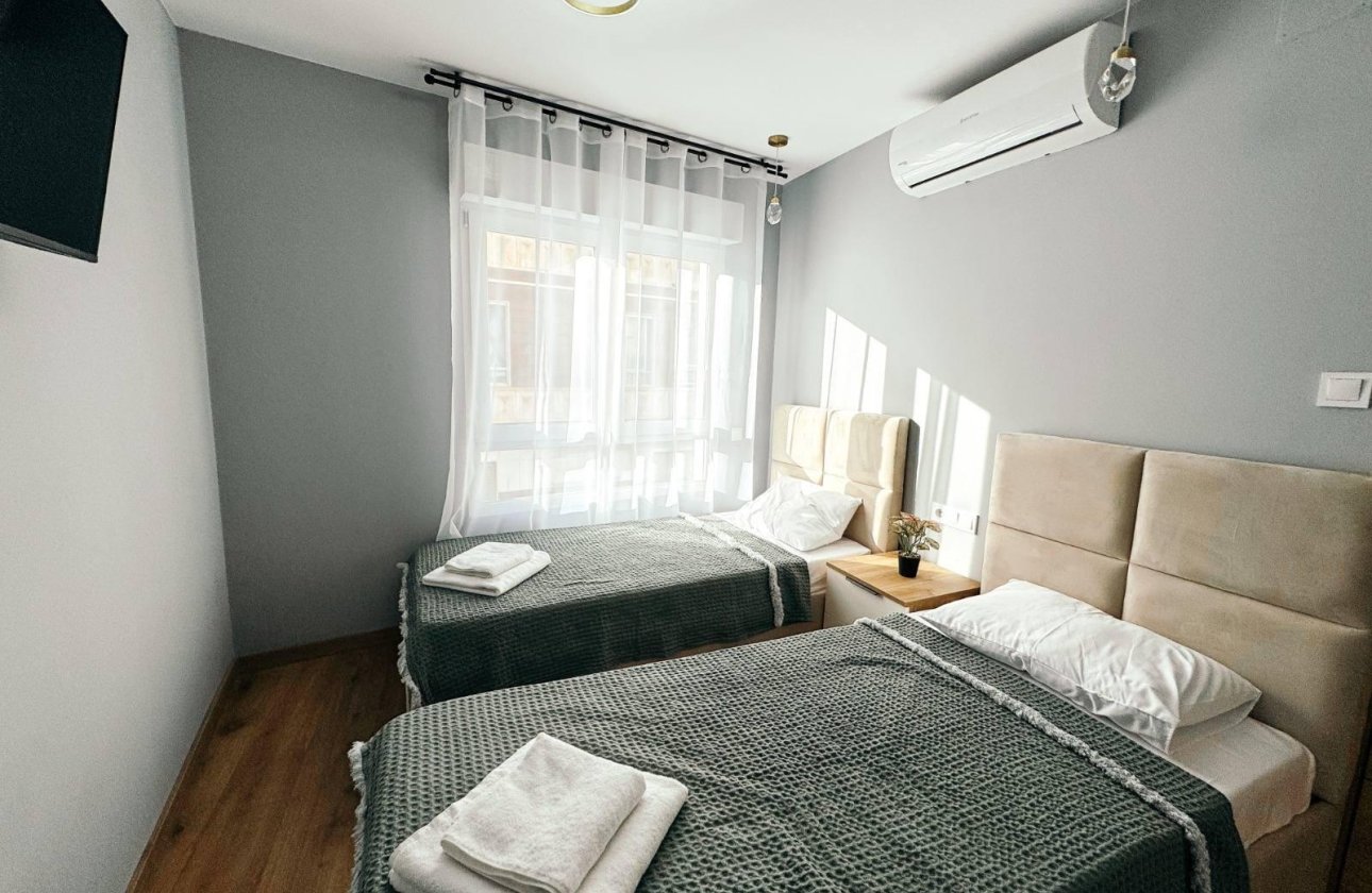 Resale - Commercial -
Torrevieja - Centro