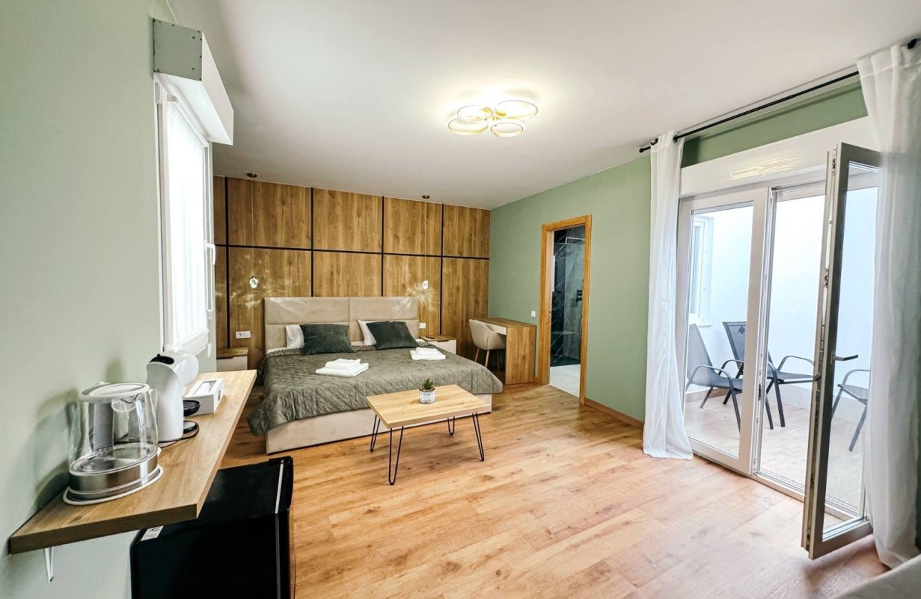 Resale - Commercial -
Torrevieja - Centro