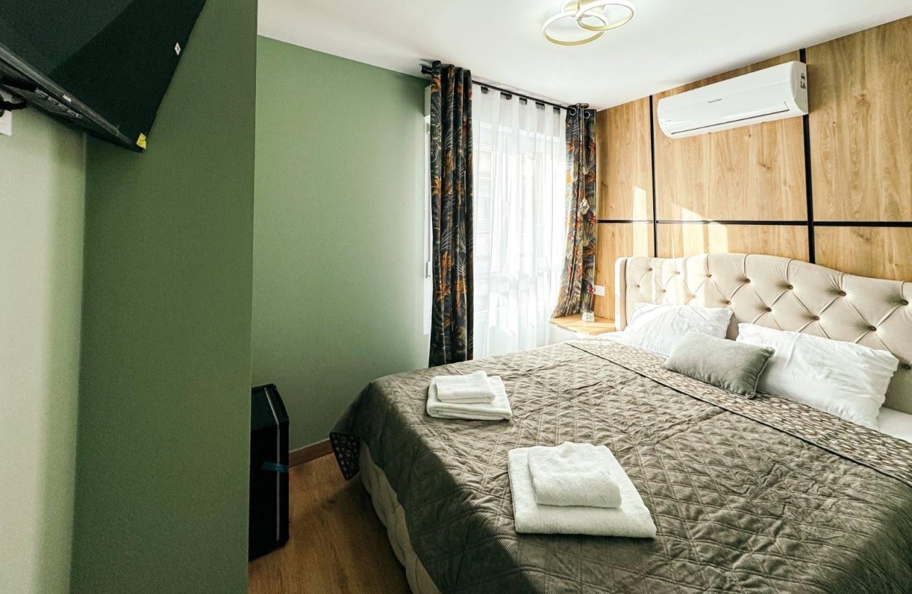 Resale - Commercial -
Torrevieja - Centro