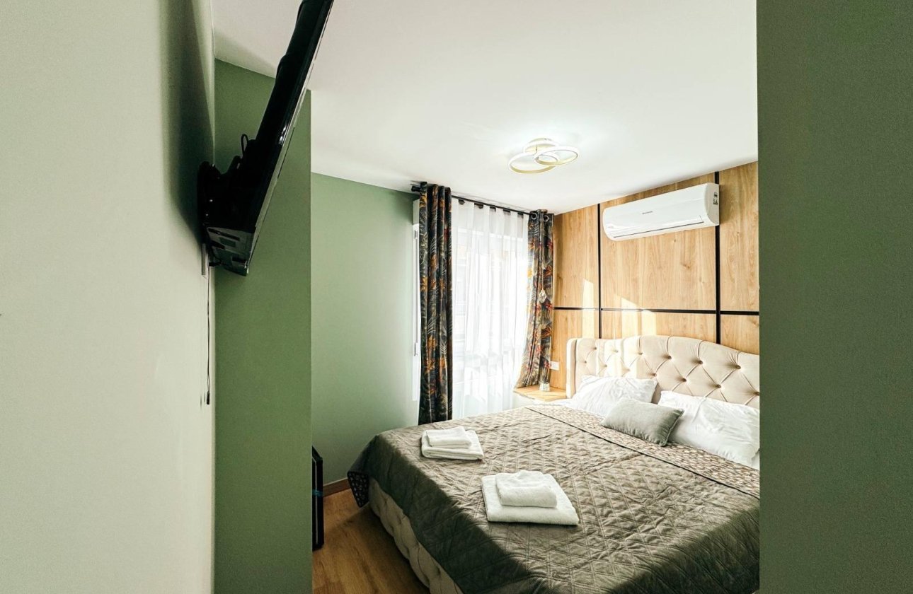 Resale - Commercial -
Torrevieja - Centro