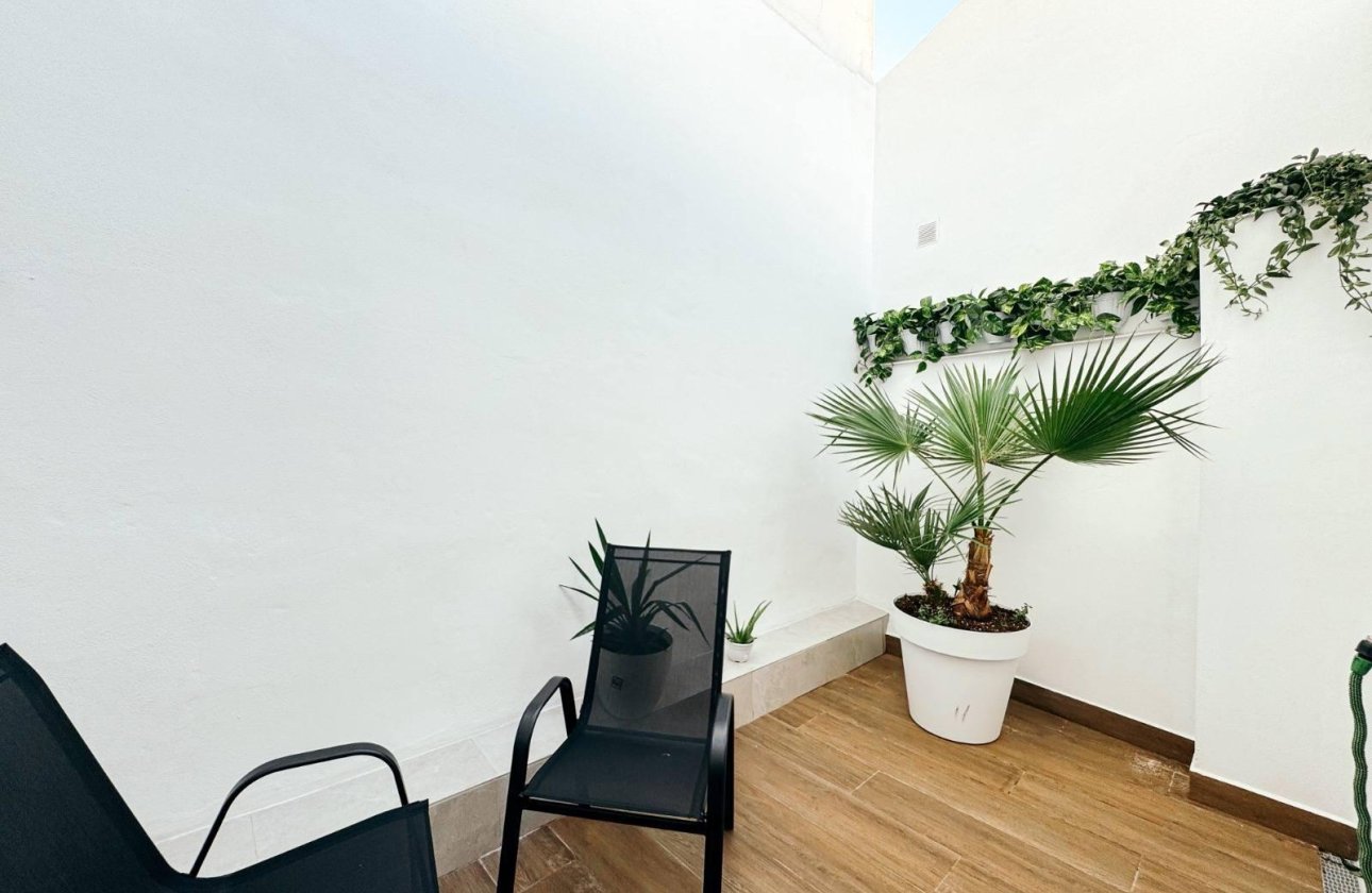 Resale - Commercial -
Torrevieja - Centro