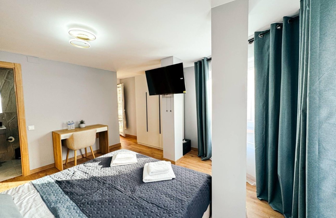 Resale - Commercial -
Torrevieja - Centro