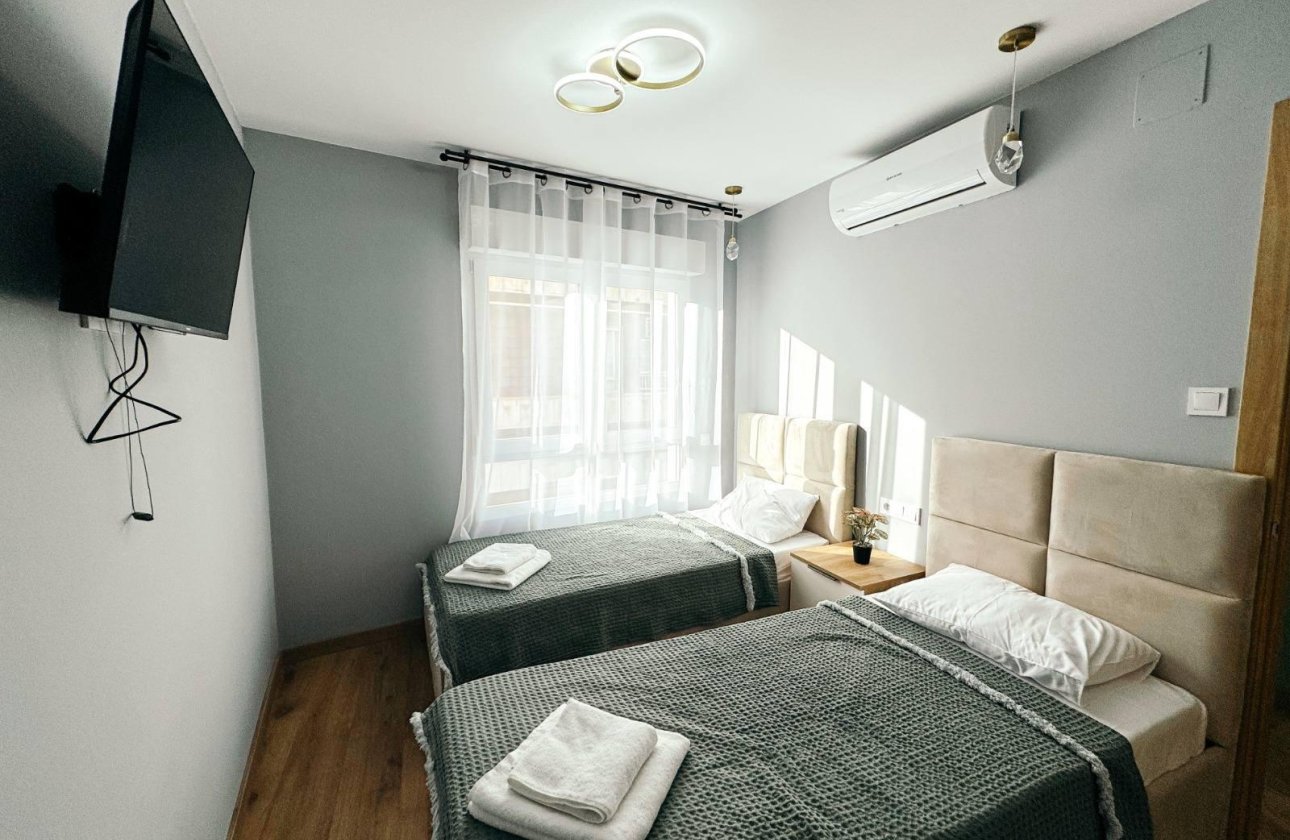 Resale - Commercial -
Torrevieja - Centro