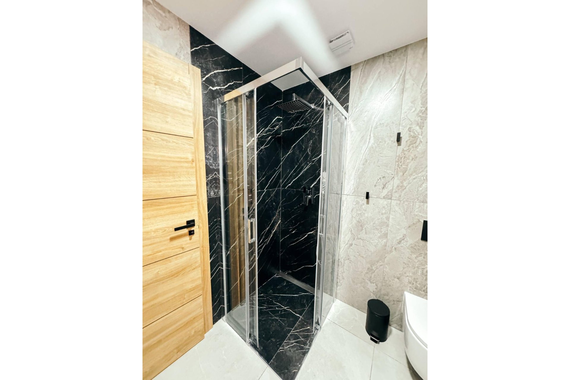 Resale - Commercial -
Torrevieja - Centro