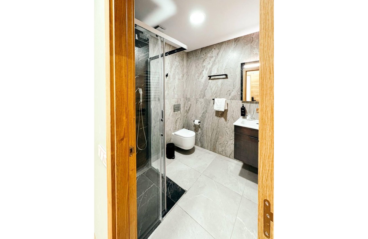 Resale - Commercial -
Torrevieja - Centro