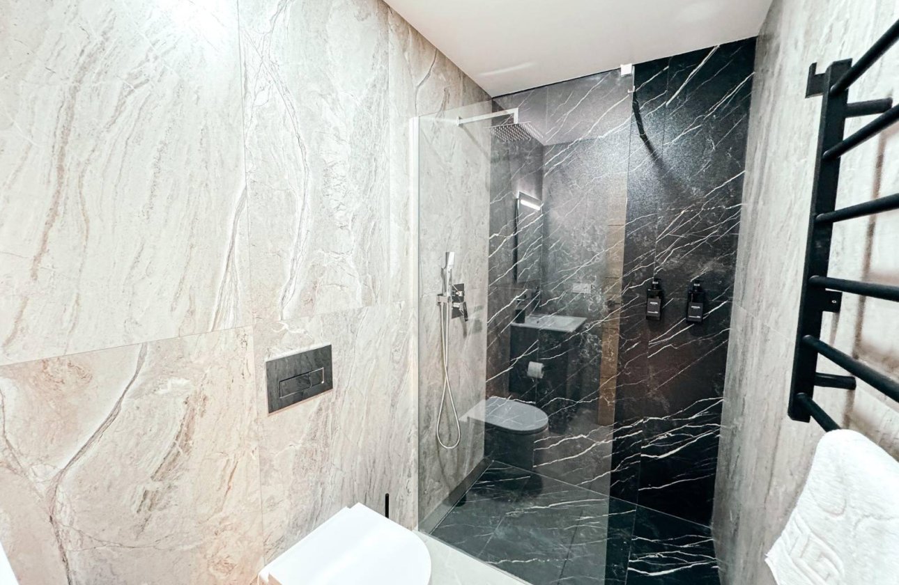 Resale - Commercial -
Torrevieja - Centro