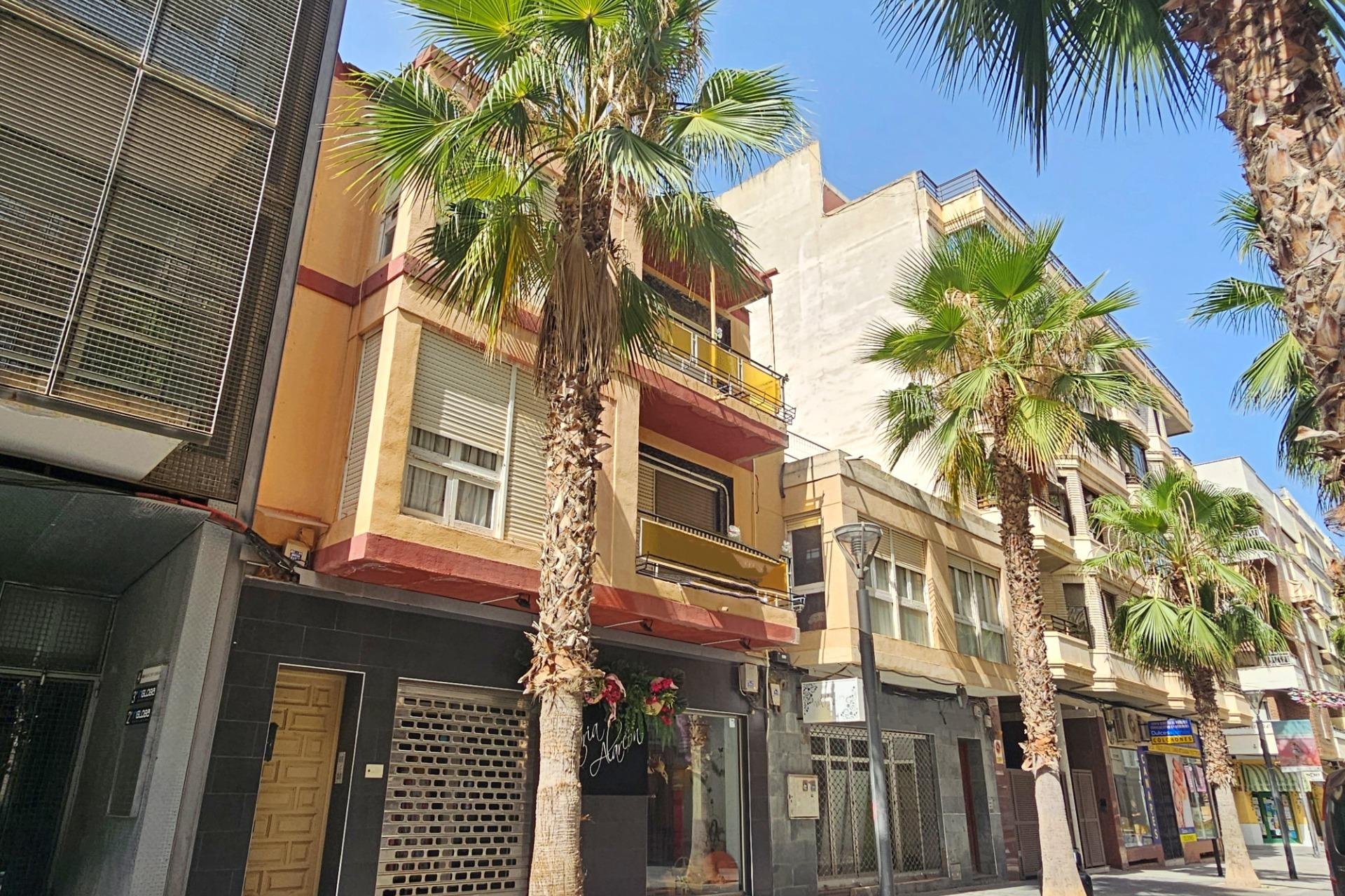 Resale - Commercial -
Torrevieja - Centro
