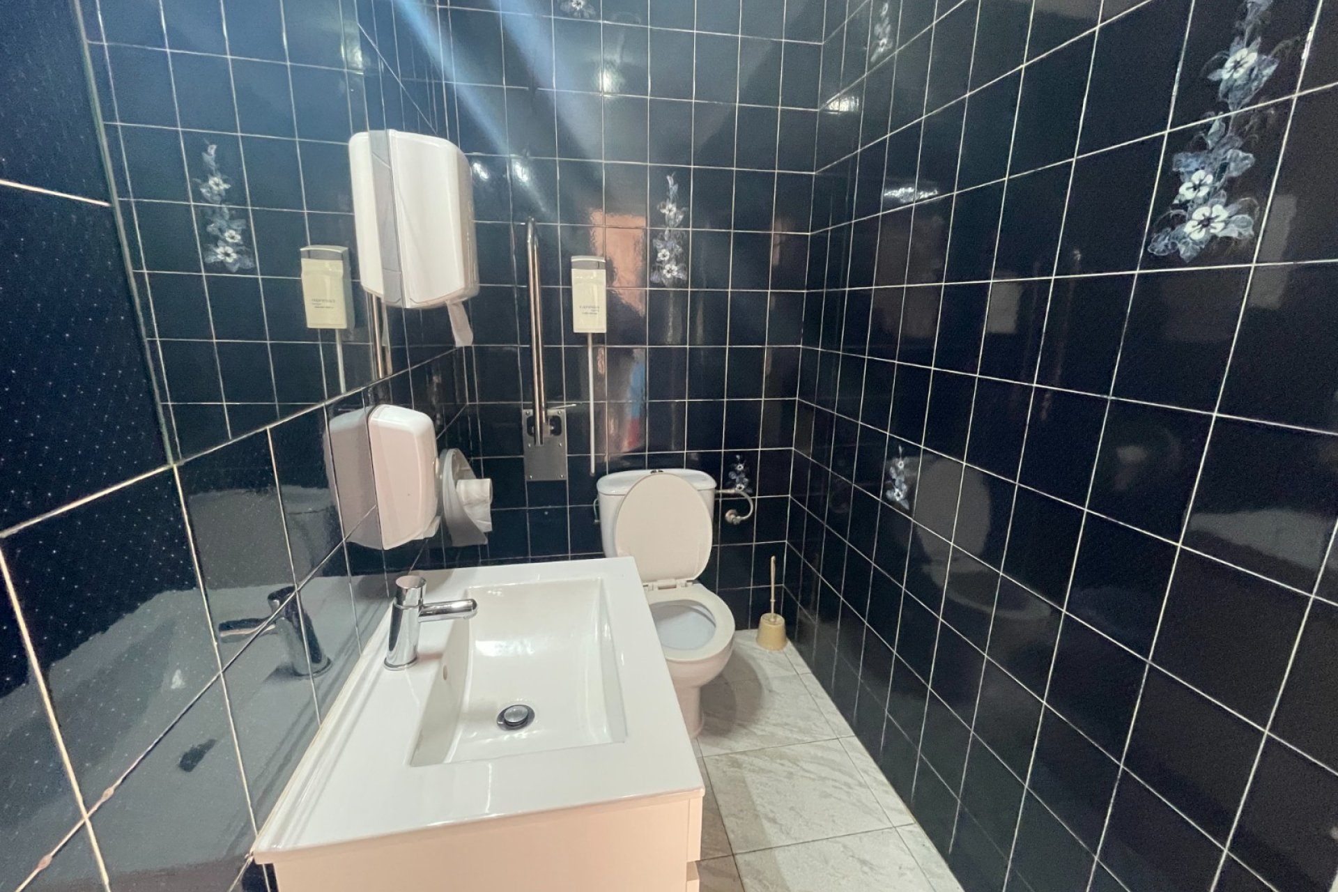 Resale - Commercial -
Torrevieja - Costa Blanca