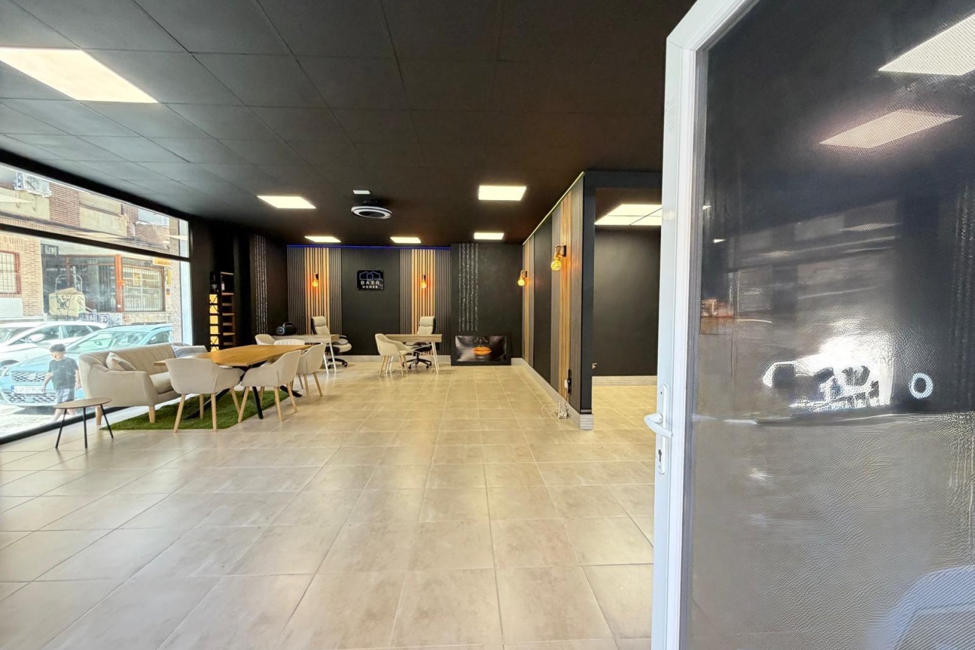 Resale - Commercial -
Torrevieja - Playa de los Locos
