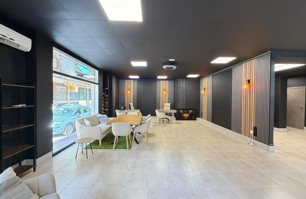 Resale - Commercial -
Torrevieja - Playa de los Locos