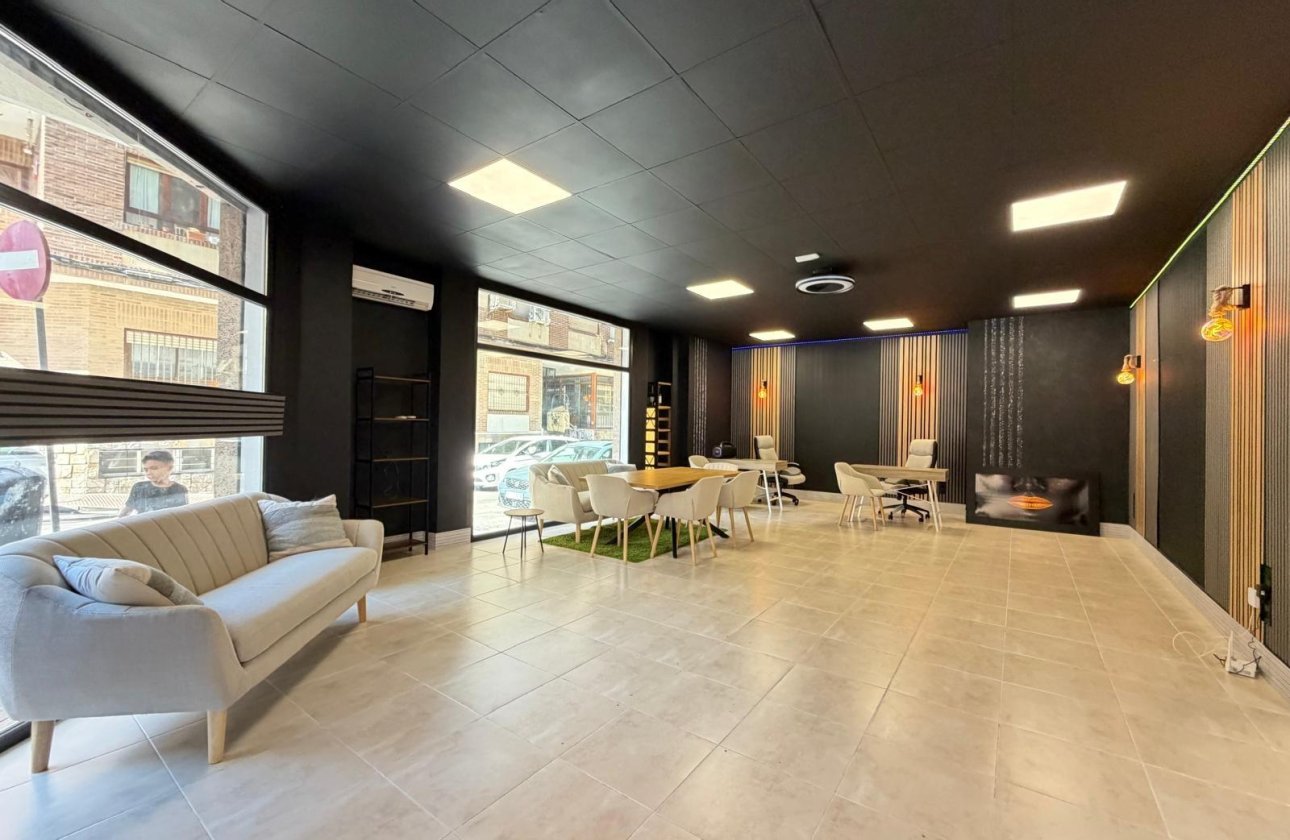 Resale - Commercial -
Torrevieja - Playa de los Locos