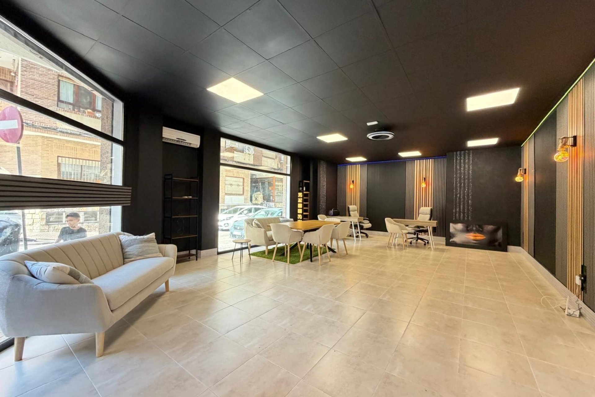 Resale - Commercial -
Torrevieja - Playa de los Locos