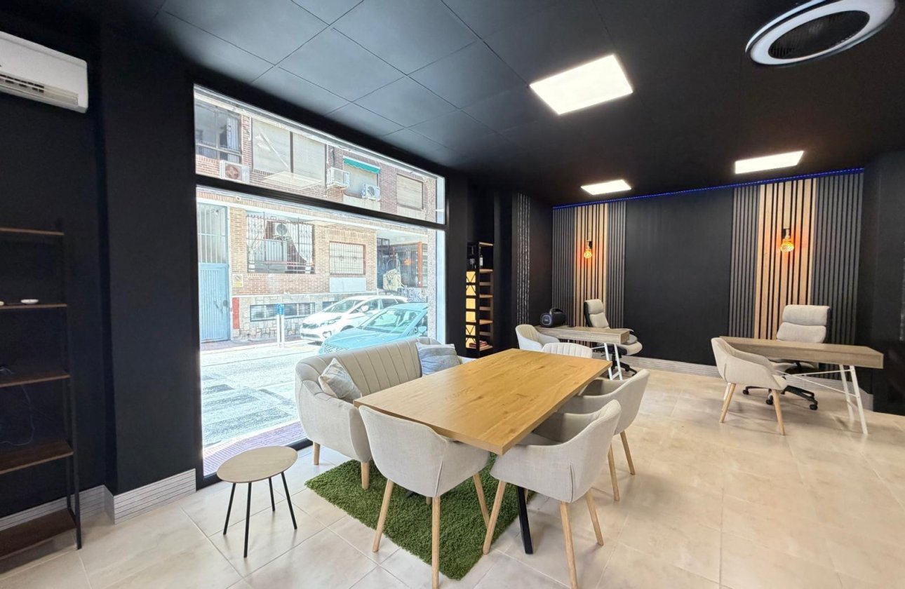 Resale - Commercial -
Torrevieja - Playa de los Locos
