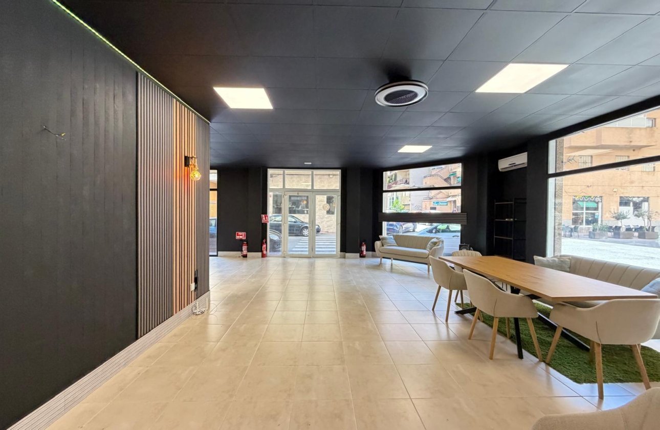 Resale - Commercial -
Torrevieja - Playa de los Locos
