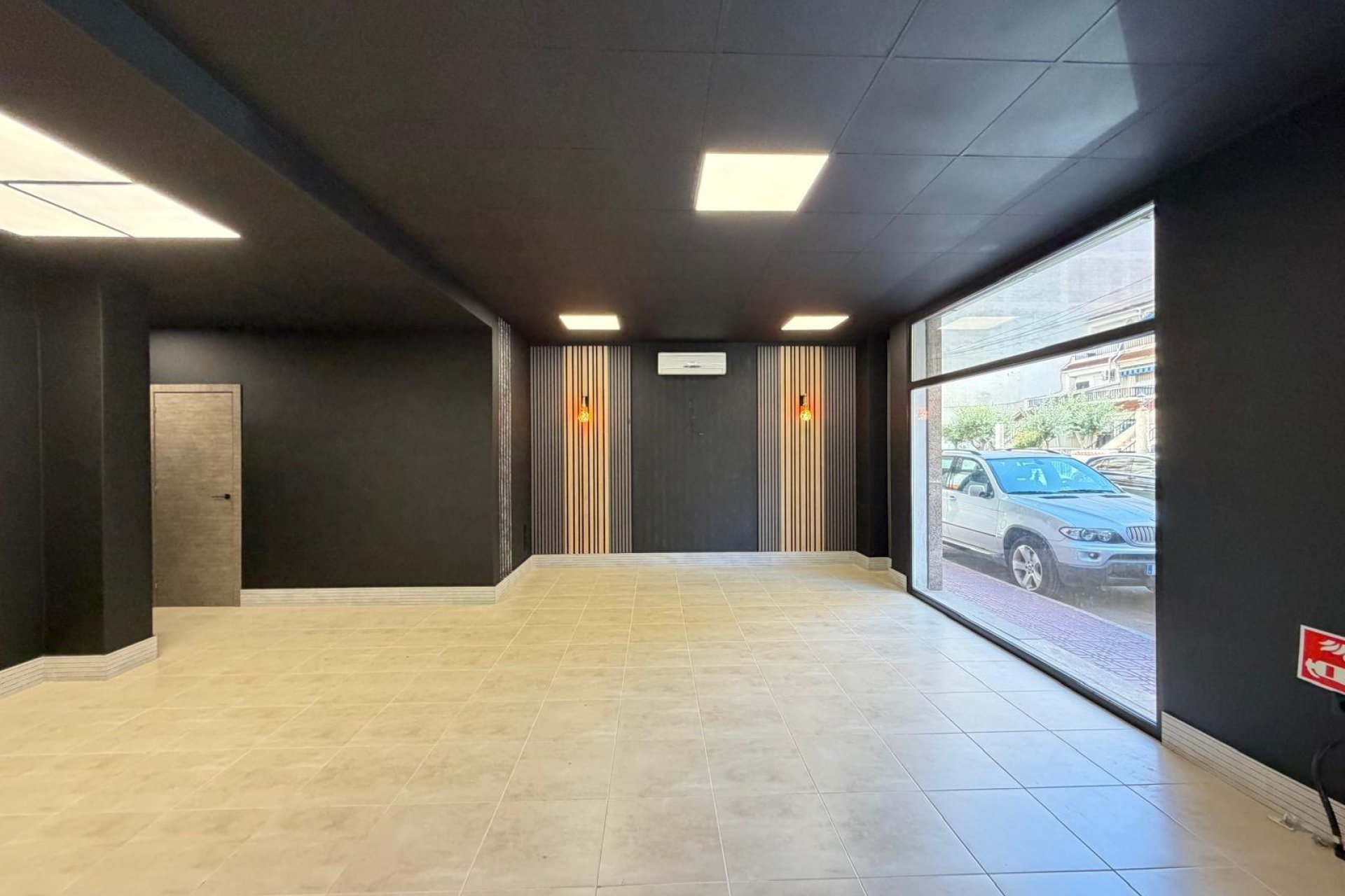 Resale - Commercial -
Torrevieja - Playa de los Locos