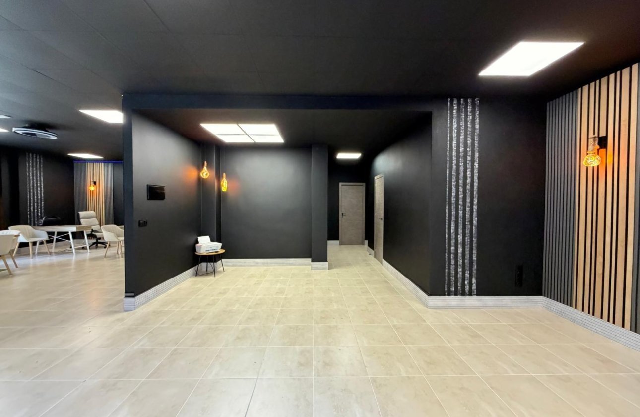 Resale - Commercial -
Torrevieja - Playa de los Locos