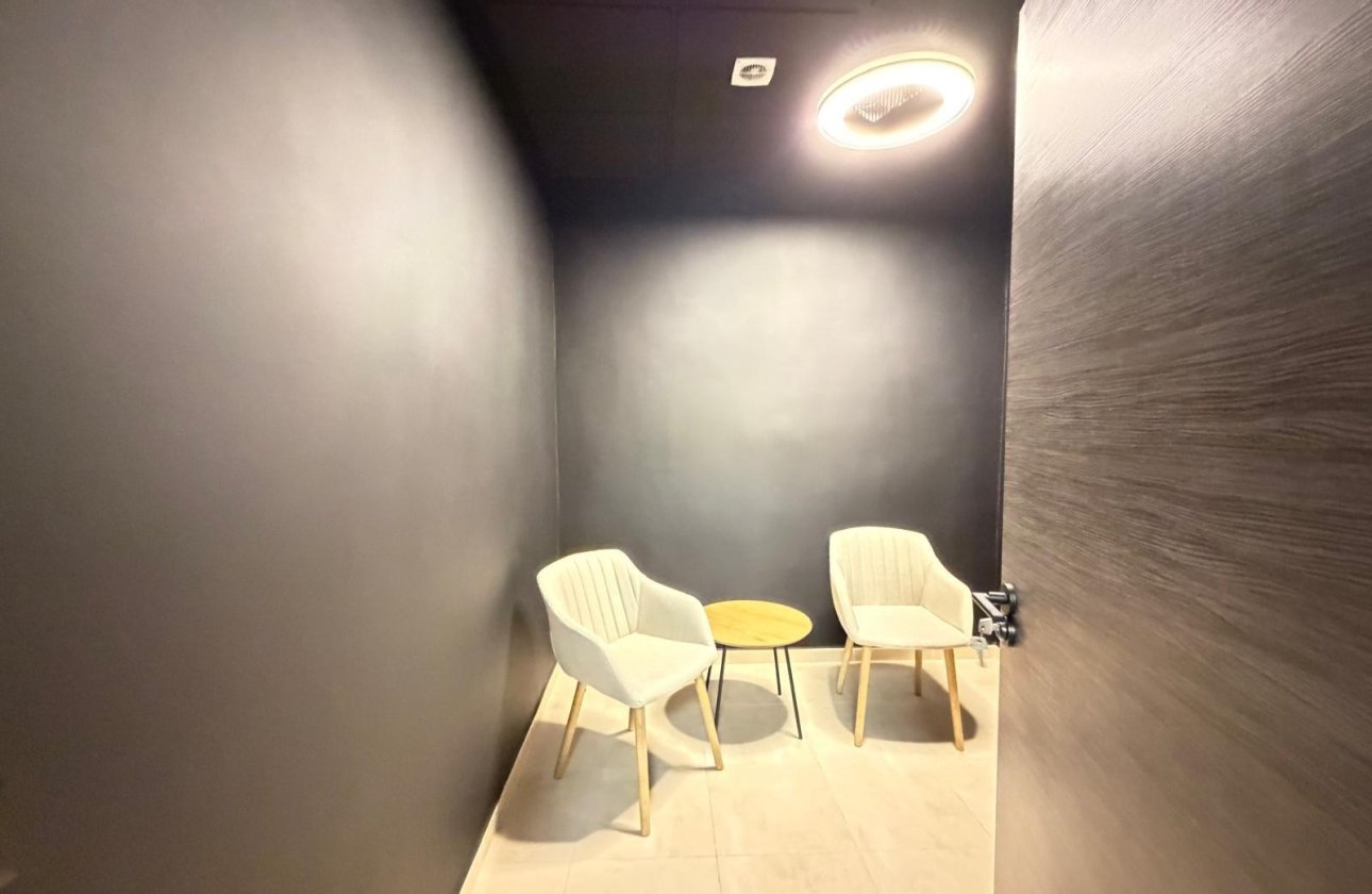 Resale - Commercial -
Torrevieja - Playa de los Locos