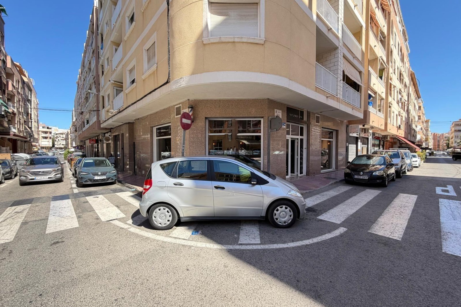 Resale - Commercial -
Torrevieja - Playa de los Locos