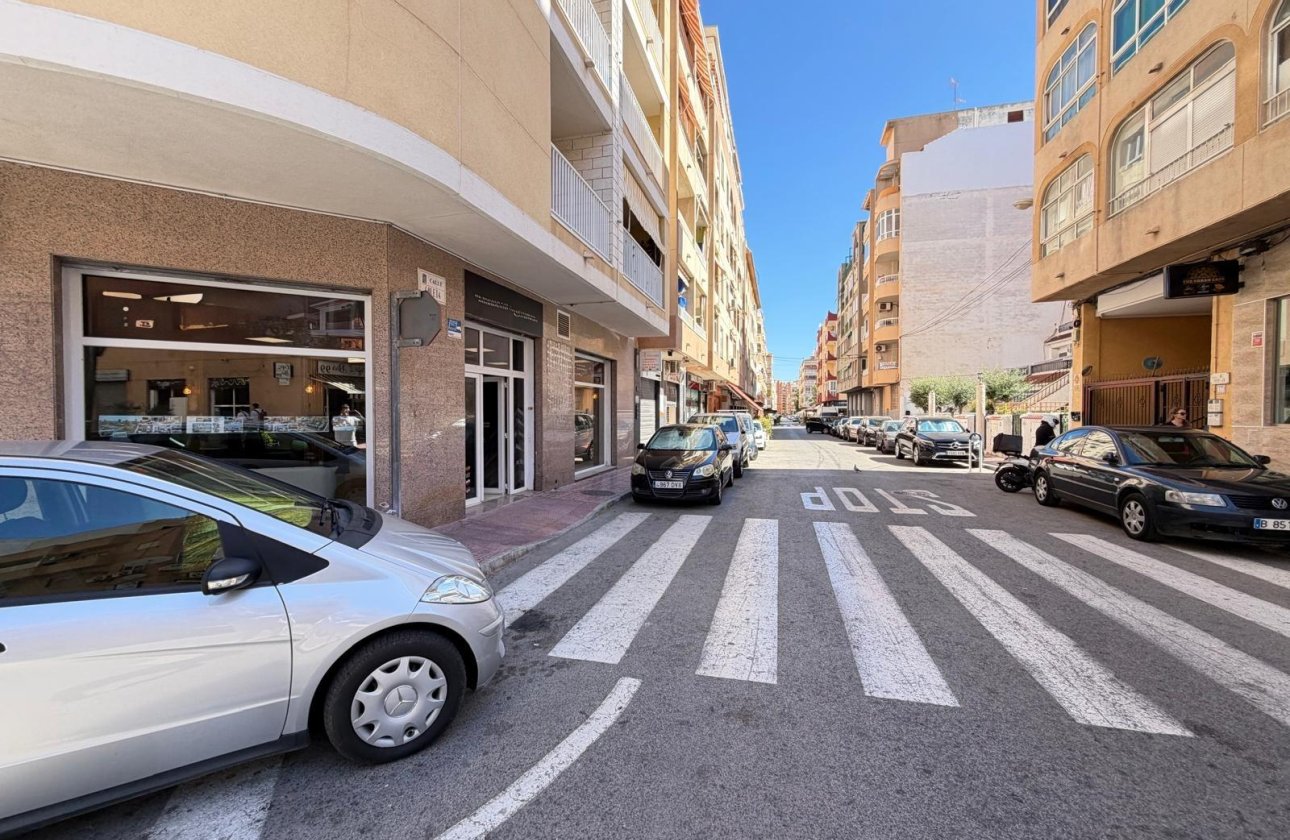 Resale - Commercial -
Torrevieja - Playa de los Locos