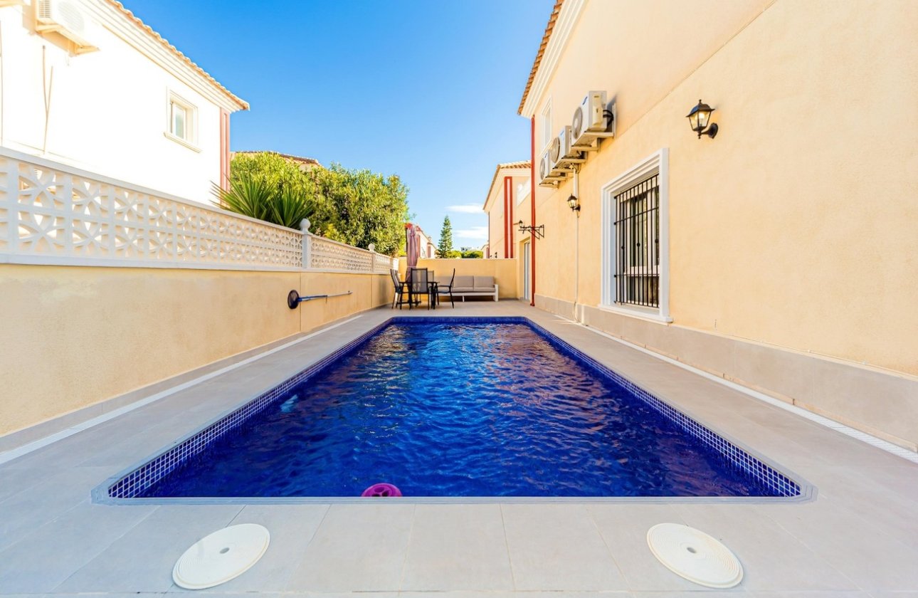 Resale - Dúplex -
Dehesa de Campoamor - Costa Blanca