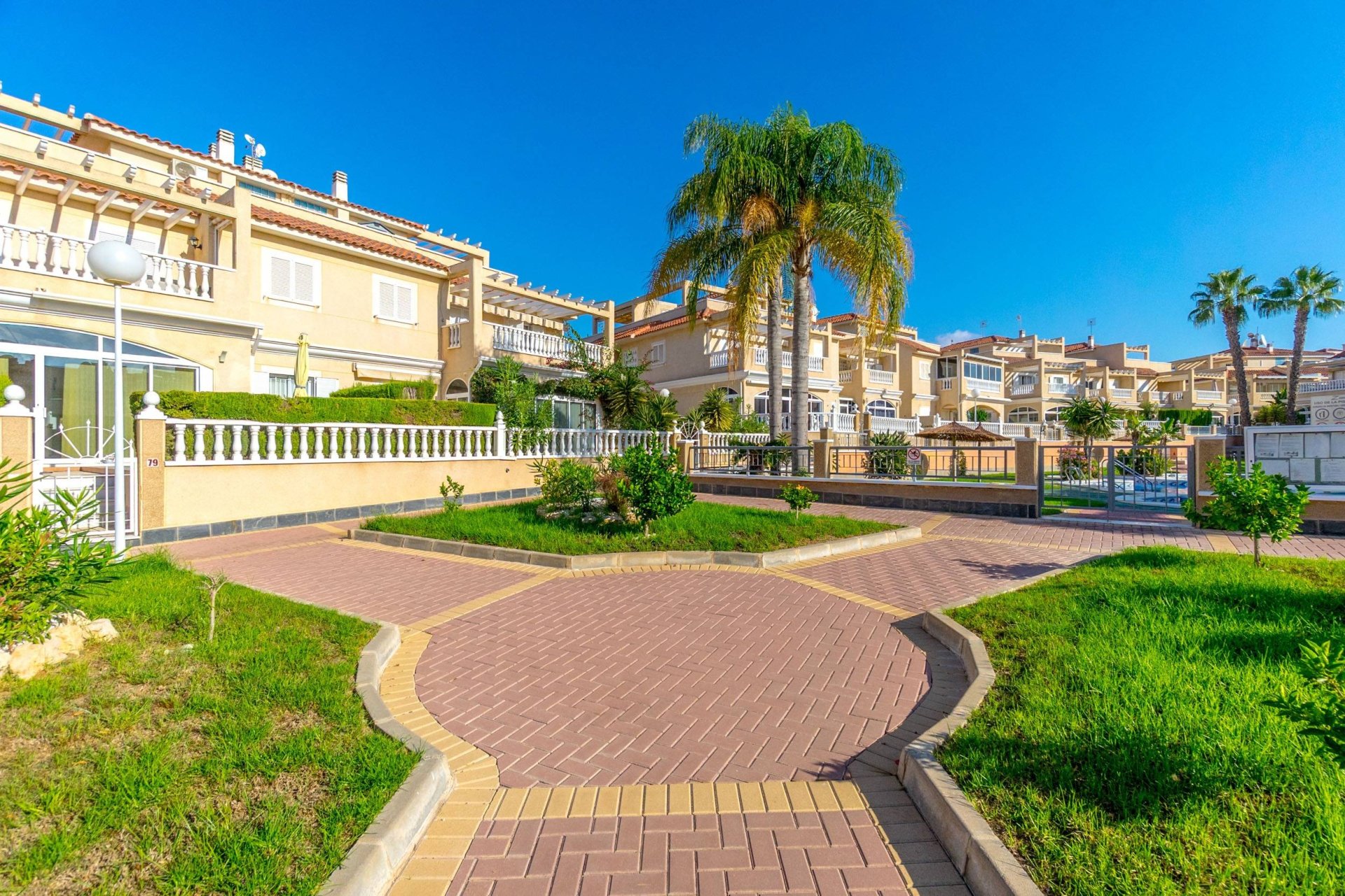Resale - Dúplex -
Orihuela Costa - Playa Flamenca