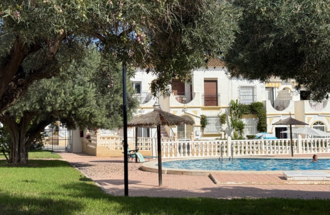 Resale - Dúplex -
San Miguel de Salinas - Inland
