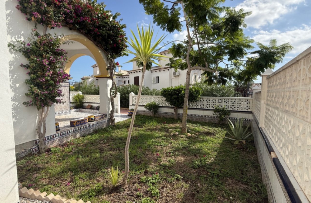 Resale - Dúplex -
San Miguel de Salinas - Inland