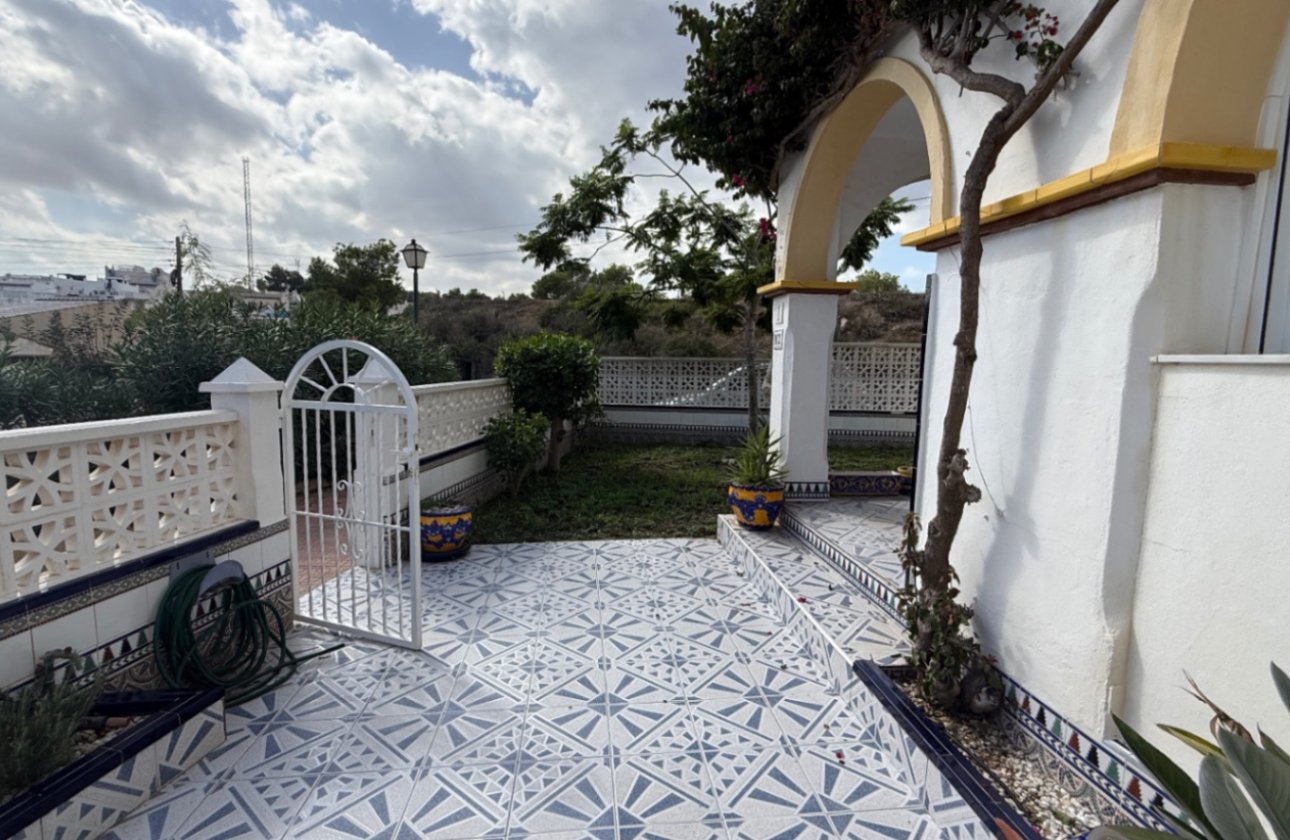 Resale - Dúplex -
San Miguel de Salinas - Inland