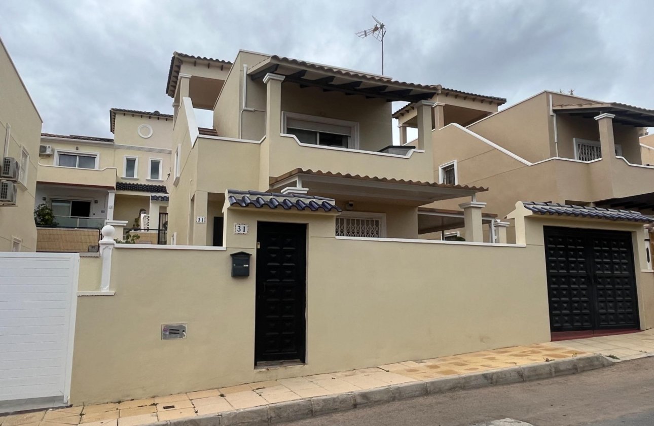 Resale - Dúplex -
San Miguel de Salinas - Las Filipinas