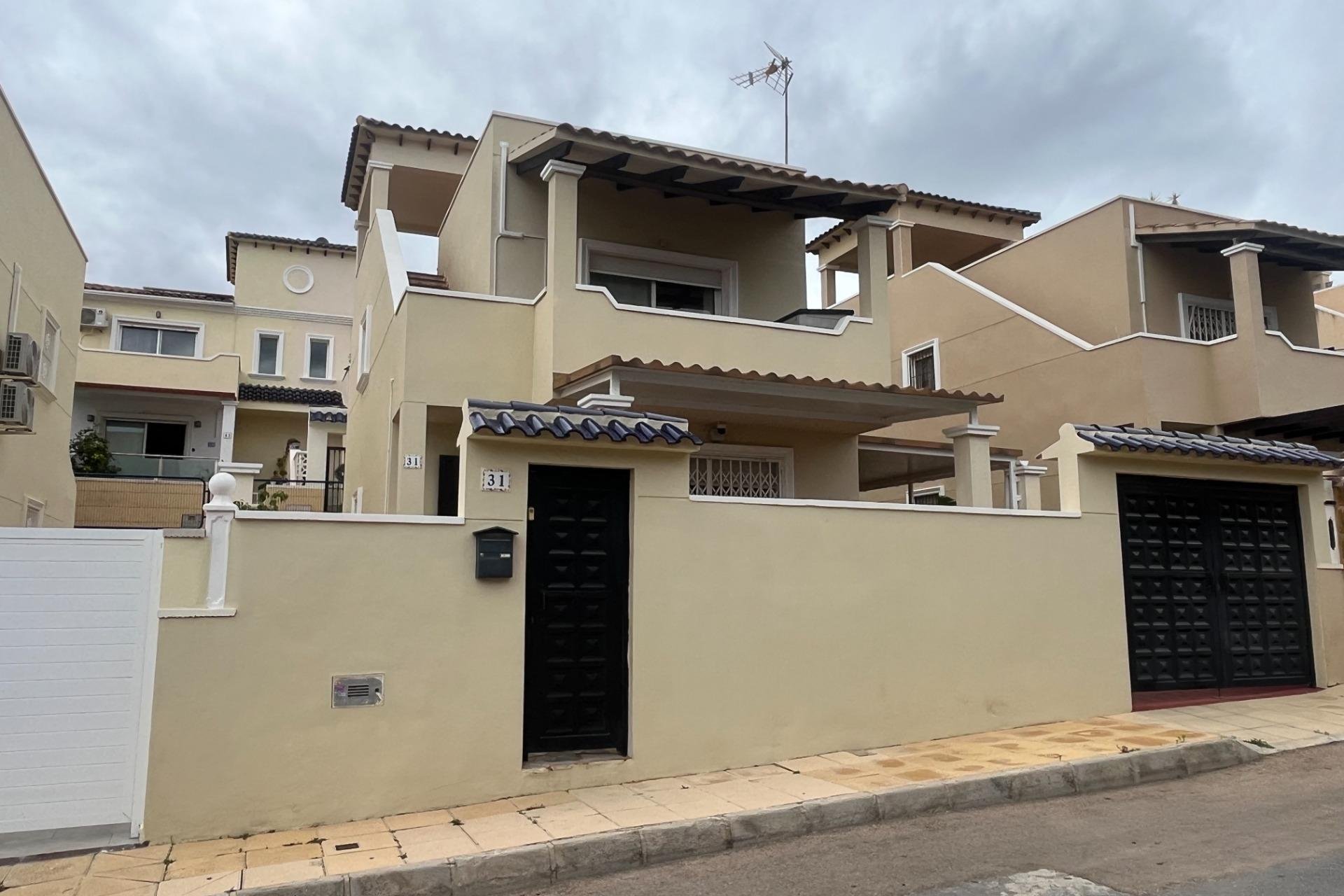 Resale - Dúplex -
San Miguel de Salinas - Las Filipinas