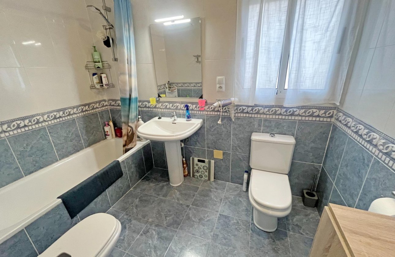 Resale - Dúplex -
San Miguel de Salinas - Las Filipinas