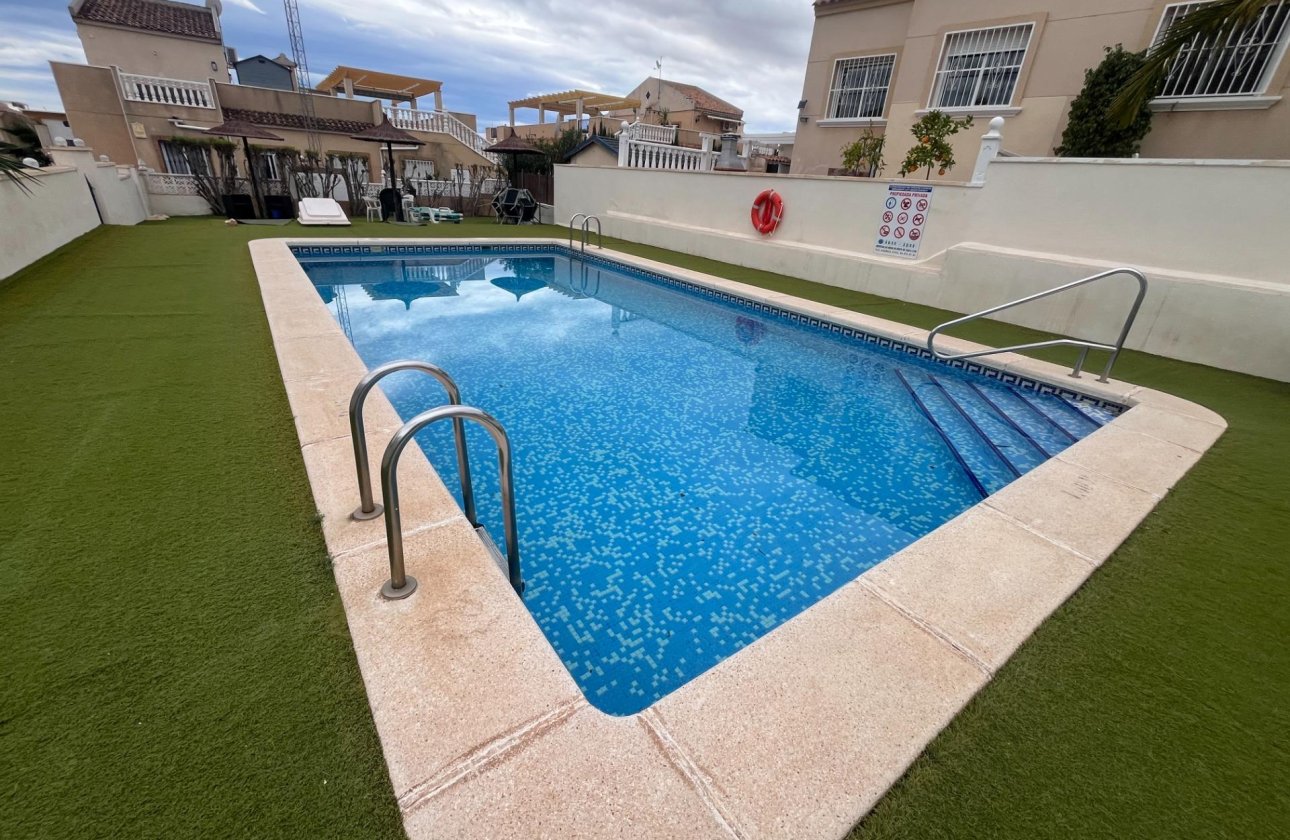 Resale - Dúplex -
San Miguel de Salinas - Las Filipinas