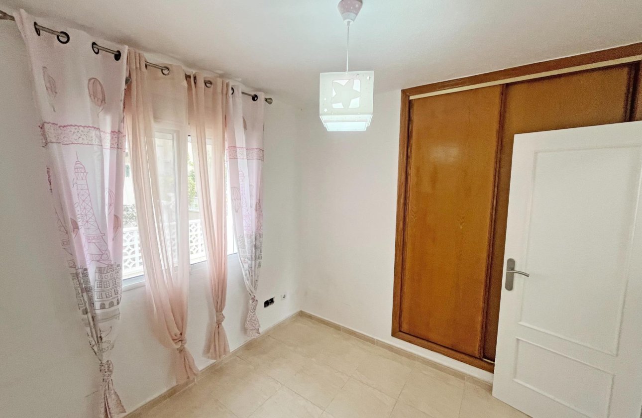 Resale - Dúplex -
San Miguel de Salinas - Las Filipinas