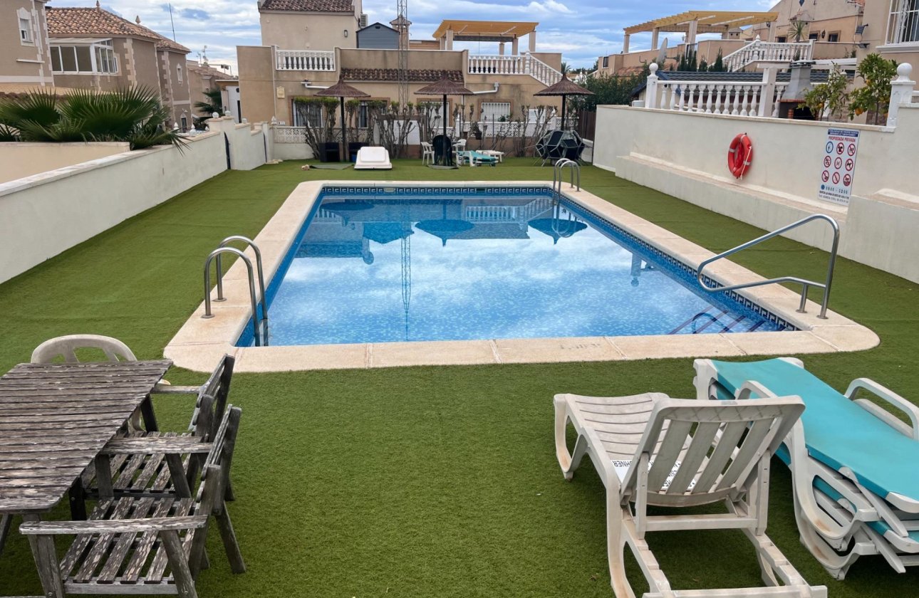 Resale - Dúplex -
San Miguel de Salinas - Las Filipinas