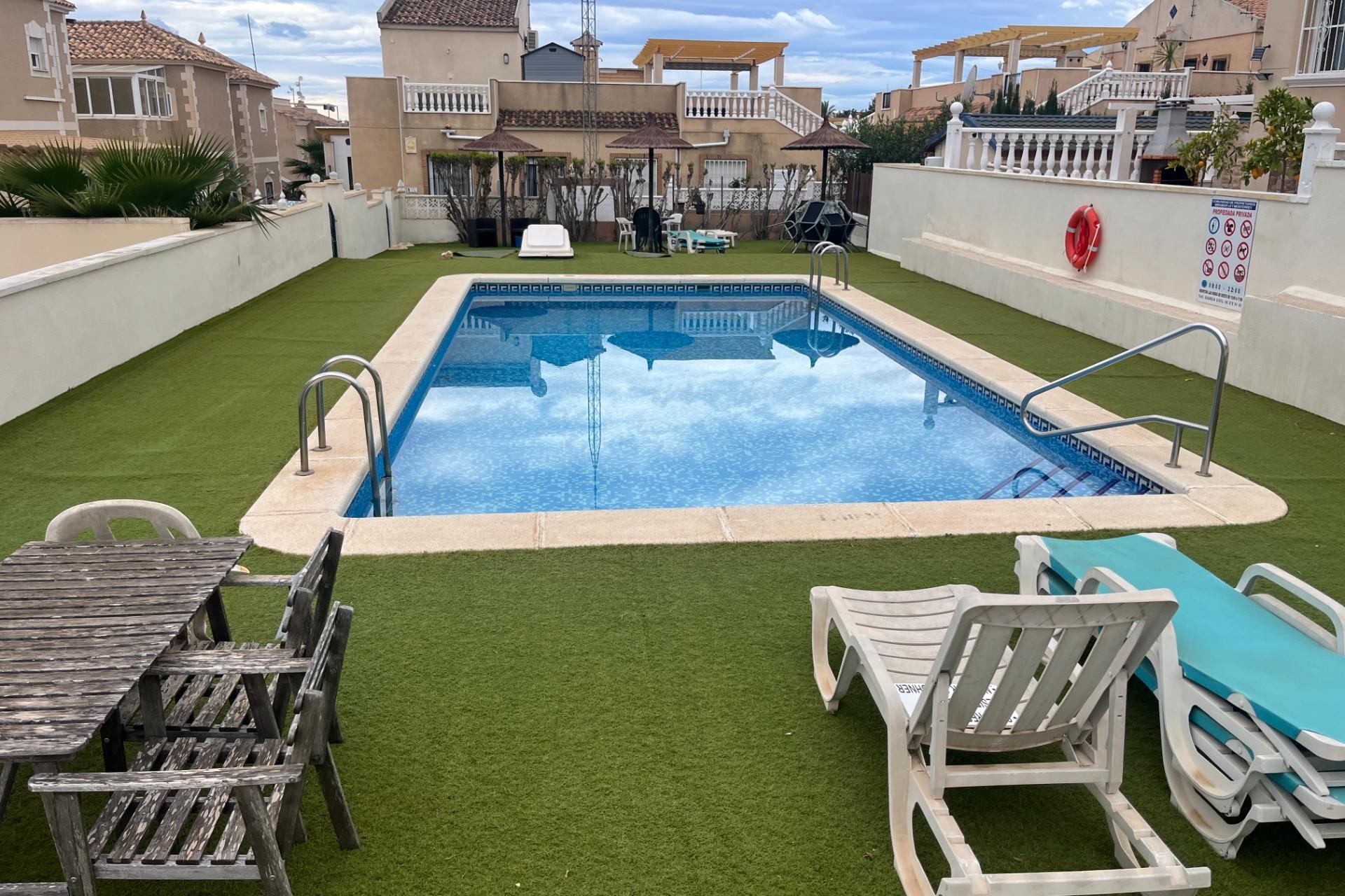 Resale - Dúplex -
San Miguel de Salinas - Las Filipinas