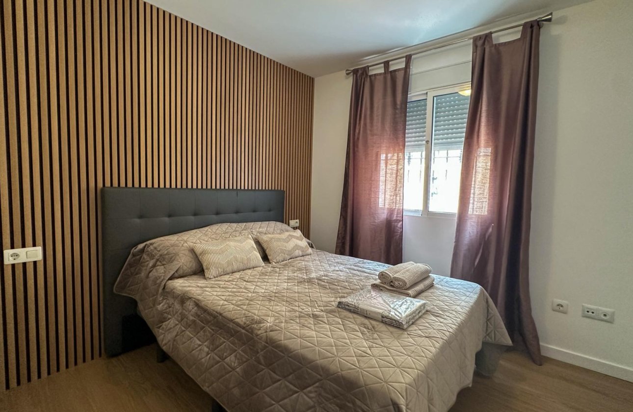 Resale - Dúplex -
San Miguel de Salinas - Las Filipinas