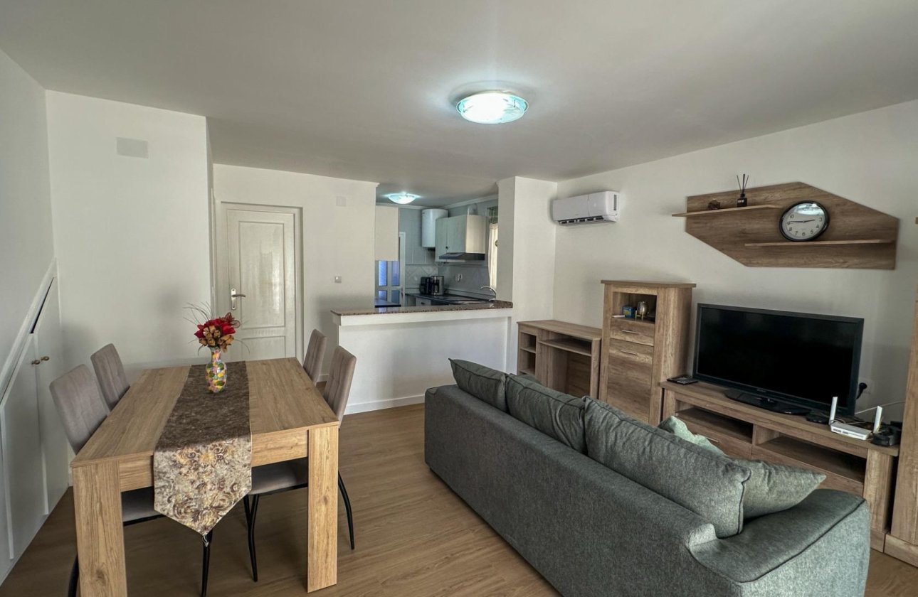Resale - Dúplex -
San Miguel de Salinas - Las Filipinas