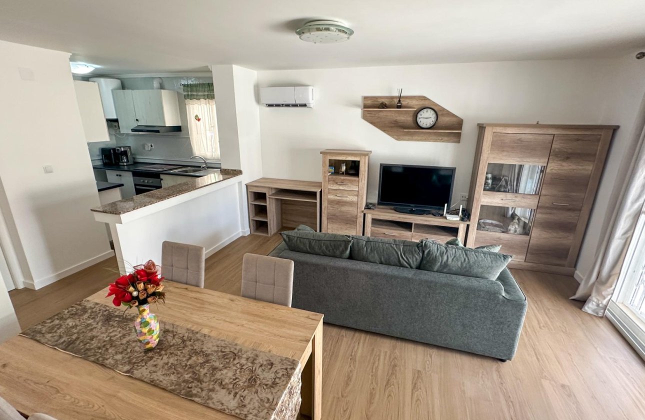 Resale - Dúplex -
San Miguel de Salinas - Las Filipinas
