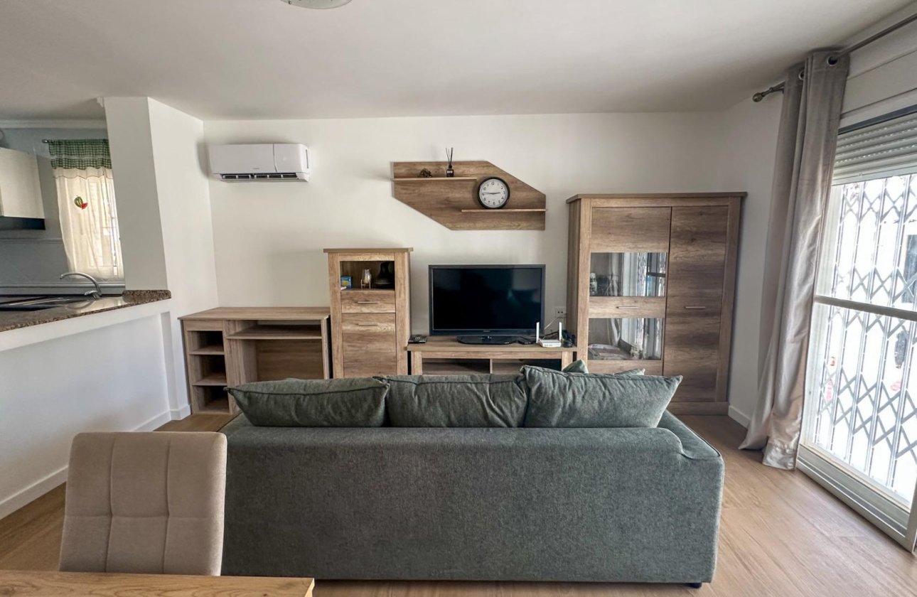 Resale - Dúplex -
San Miguel de Salinas - Las Filipinas
