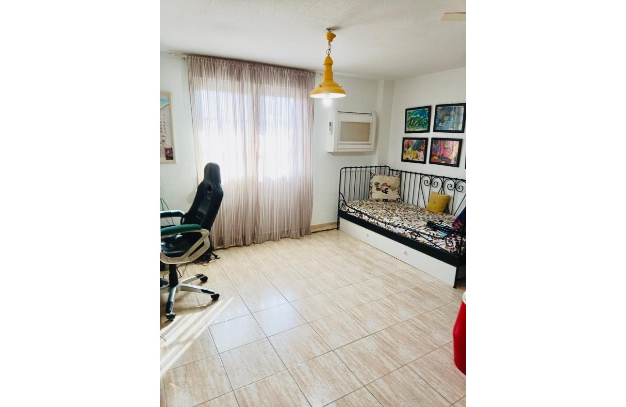 Resale - Dúplex -
Torrevieja - Acequion