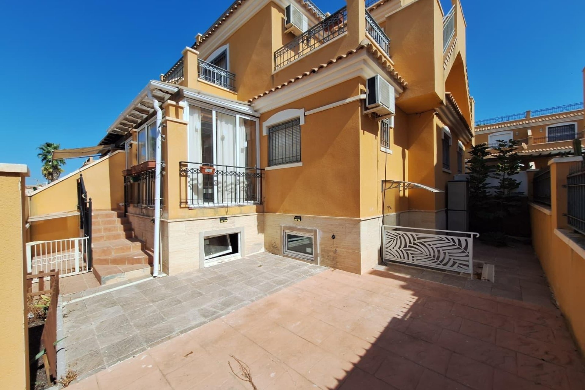 Resale - Dúplex -
Torrevieja - Aguas Nuevas
