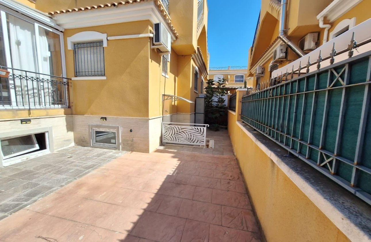 Resale - Dúplex -
Torrevieja - Aguas Nuevas