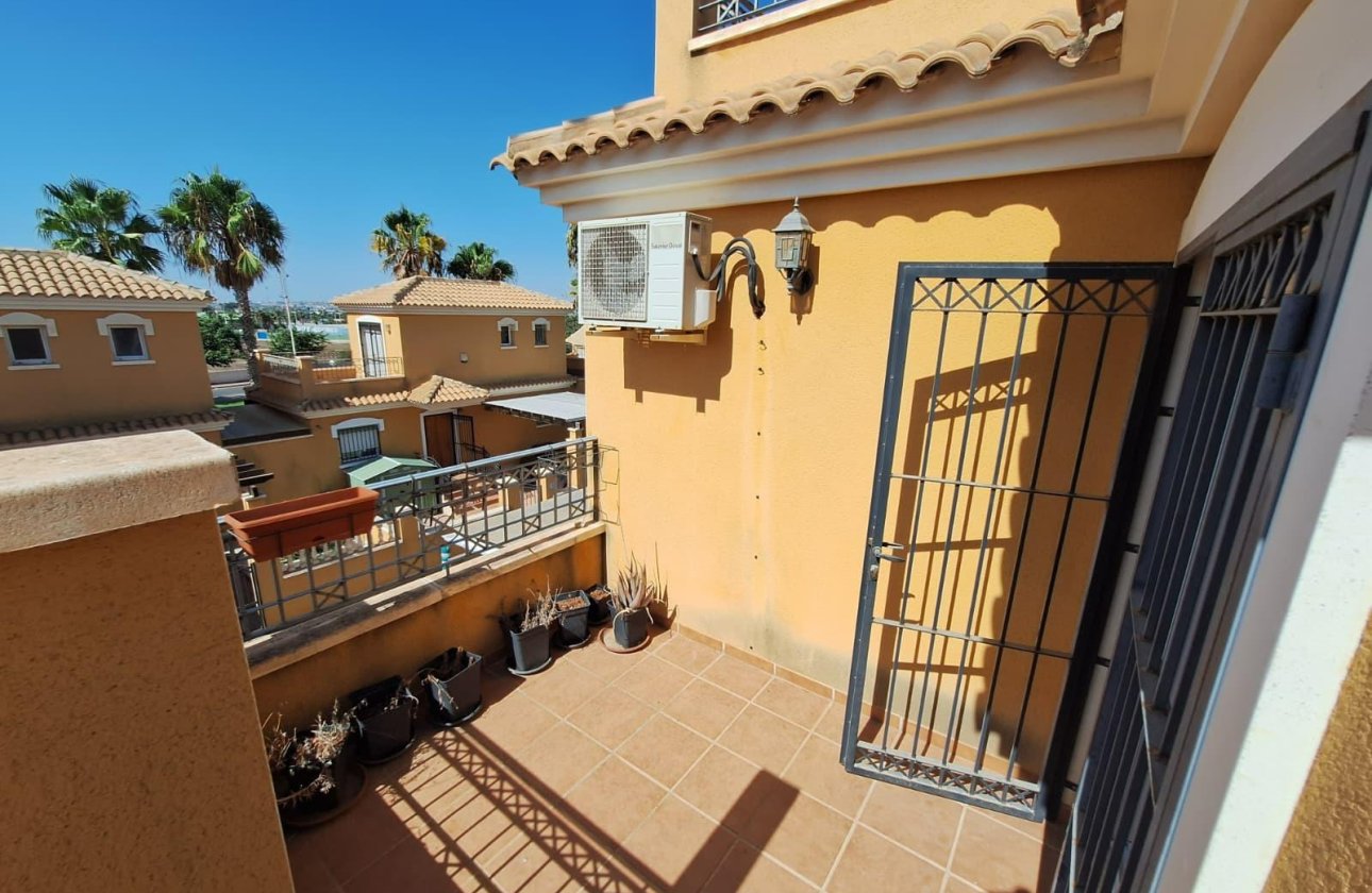 Resale - Dúplex -
Torrevieja - Aguas Nuevas