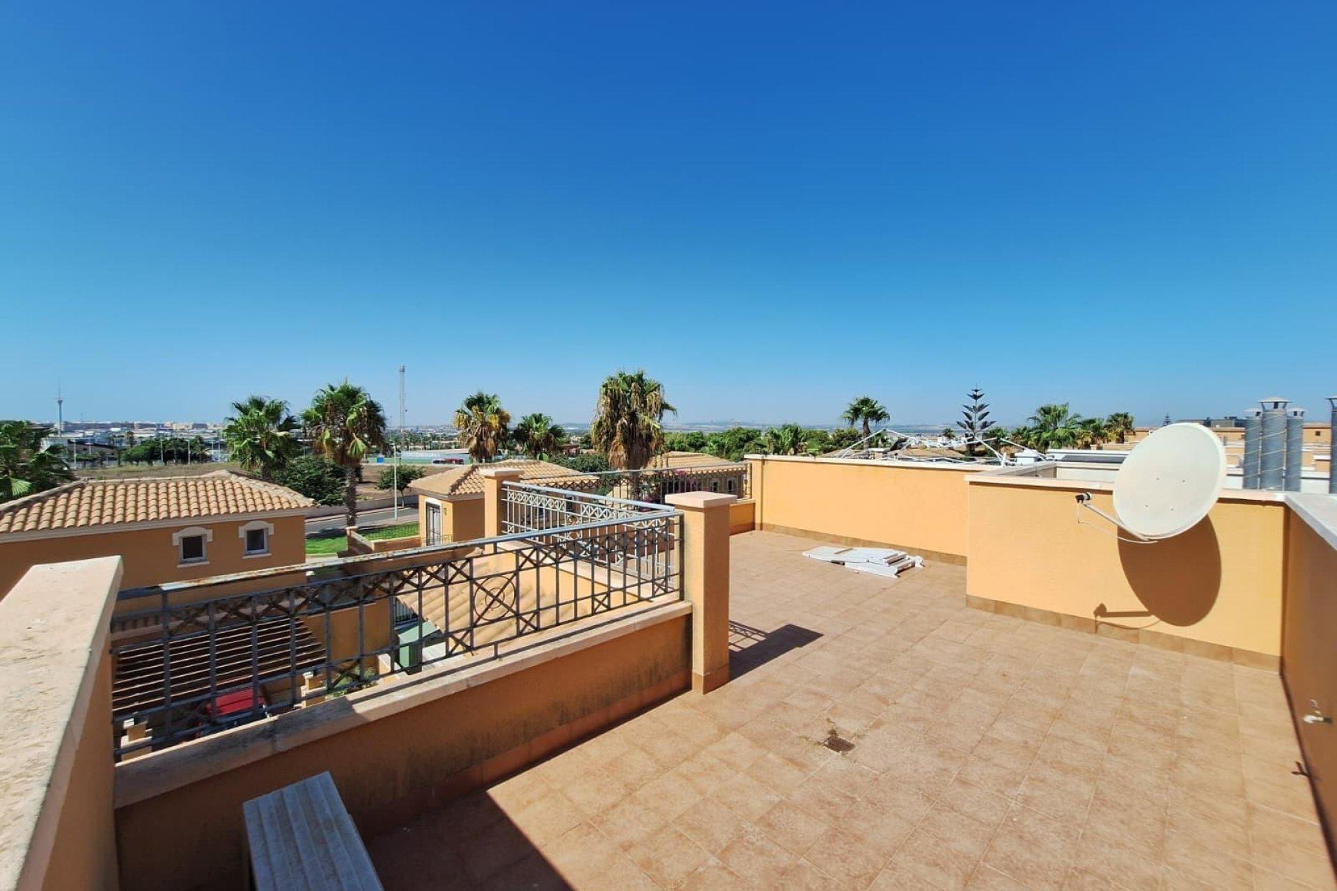 Resale - Dúplex -
Torrevieja - Aguas Nuevas