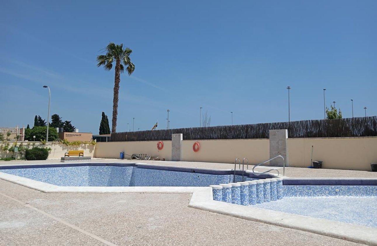 Resale - Dúplex -
Torrevieja - Carrefour
