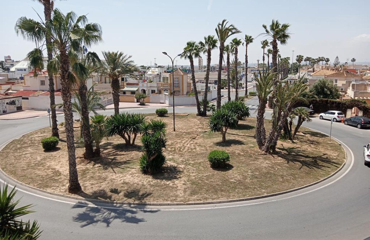 Resale - Dúplex -
Torrevieja - Carrefour